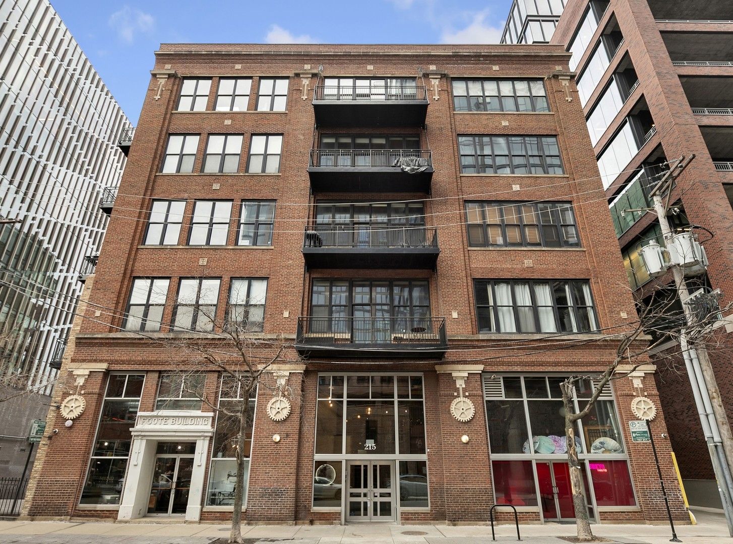 215 N Aberdeen Street #B401 — Chicago, IL 60607