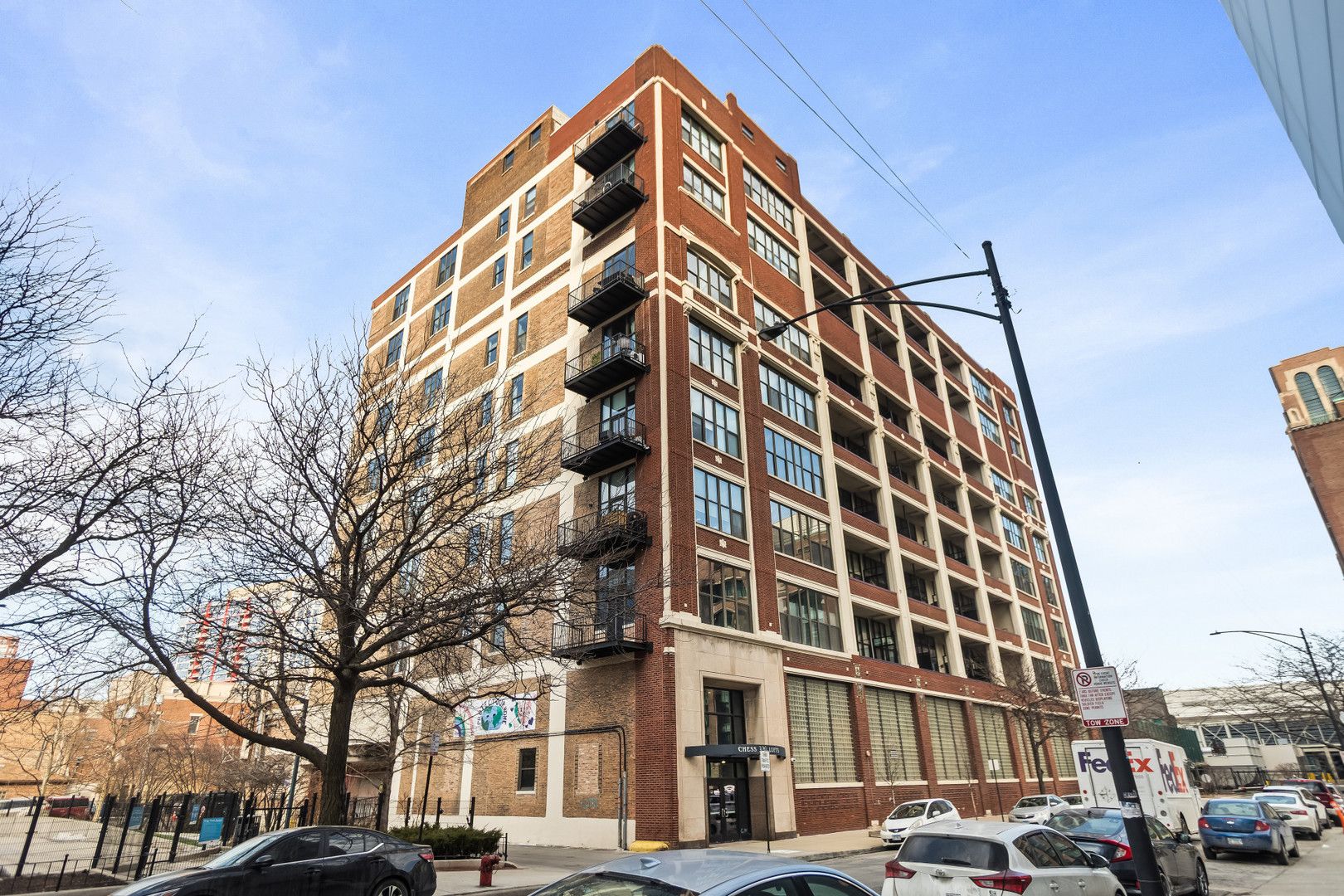320 E 21ST Street #606 — Chicago, IL 60616