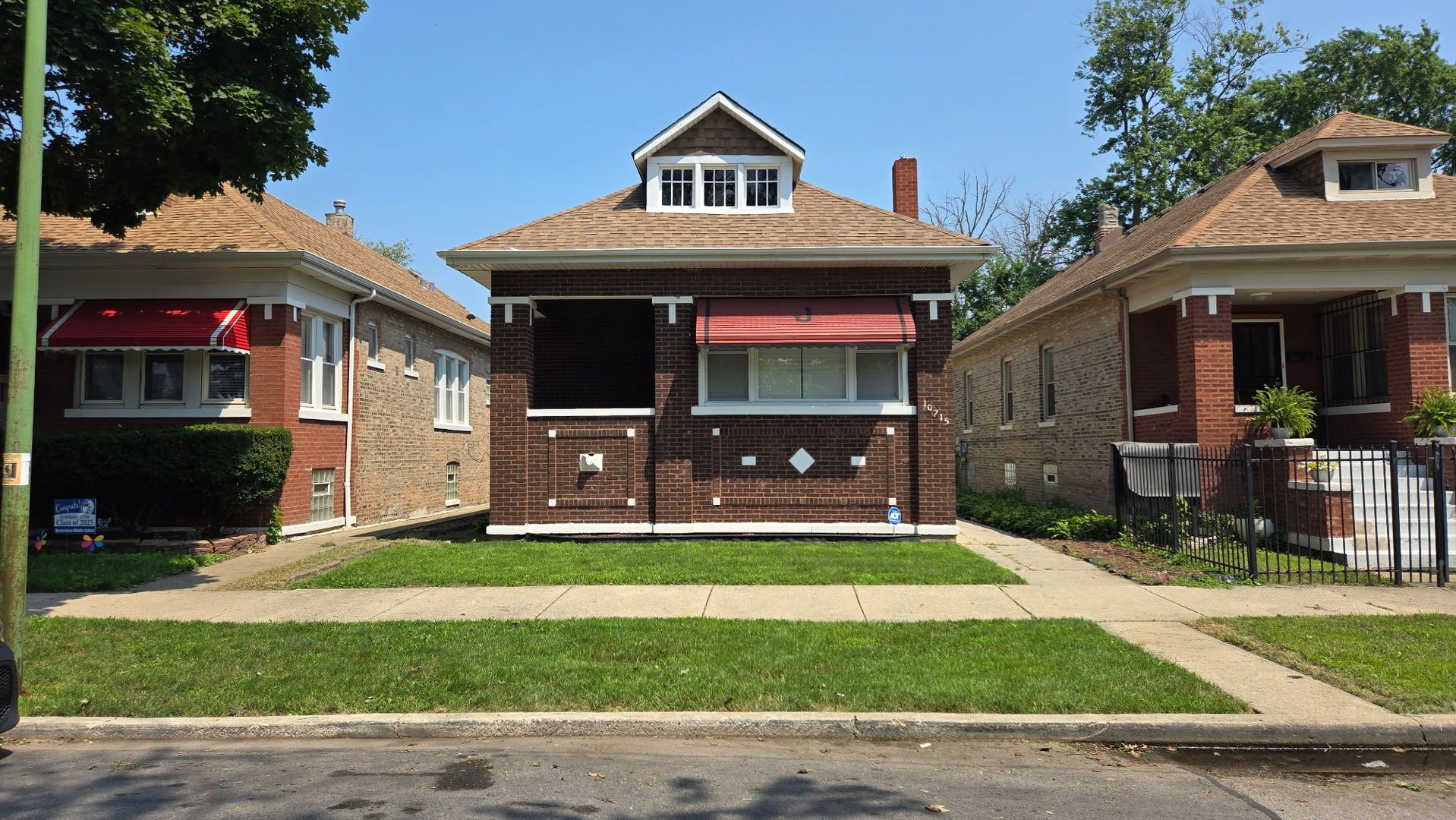 10215 S Emerald Avenue — Chicago, IL 60628