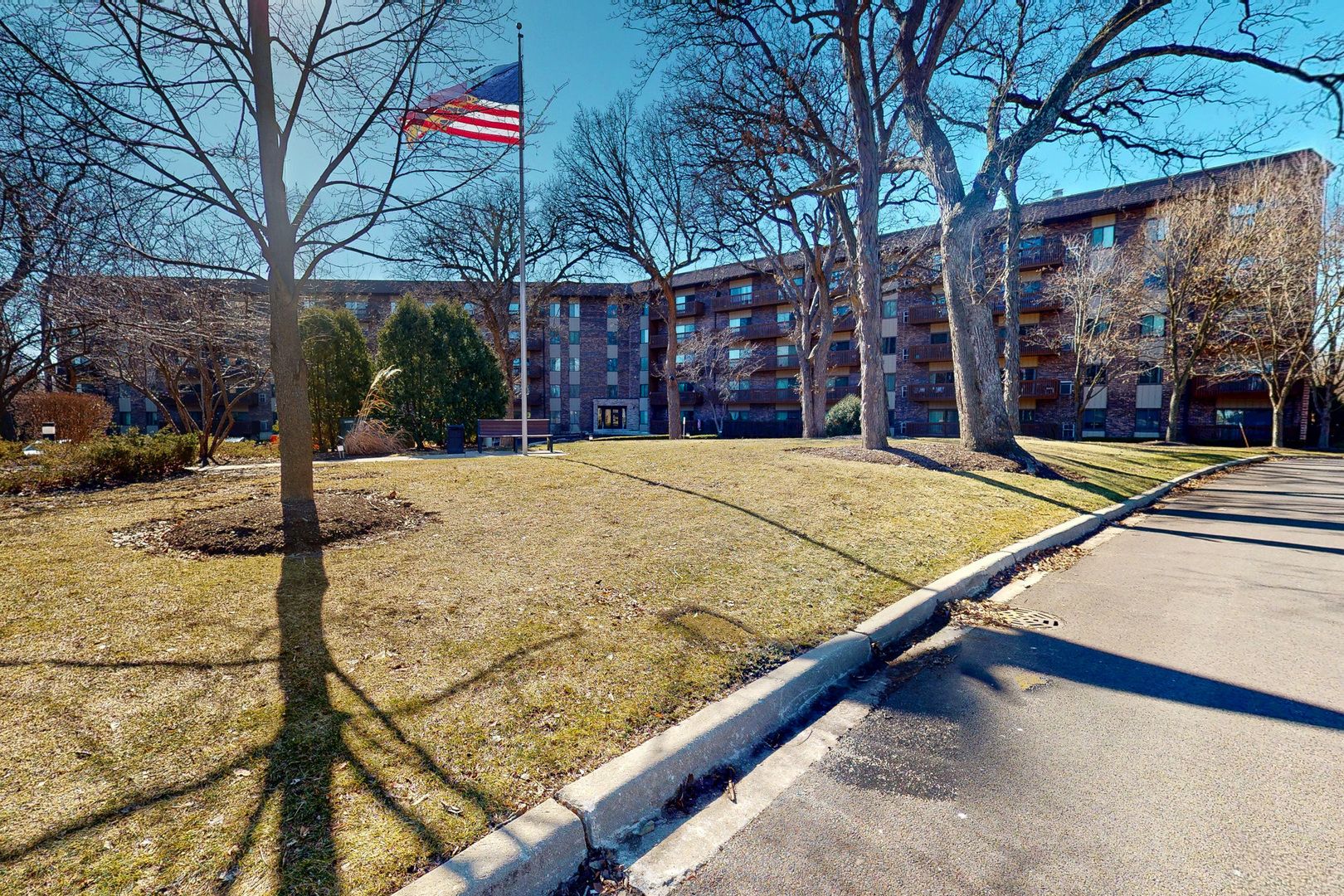 120 Lakeview Drive #110 — Bloomingdale, IL 60108