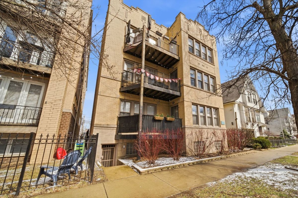 2140 ADDISON Street, Chicago, IL 60618