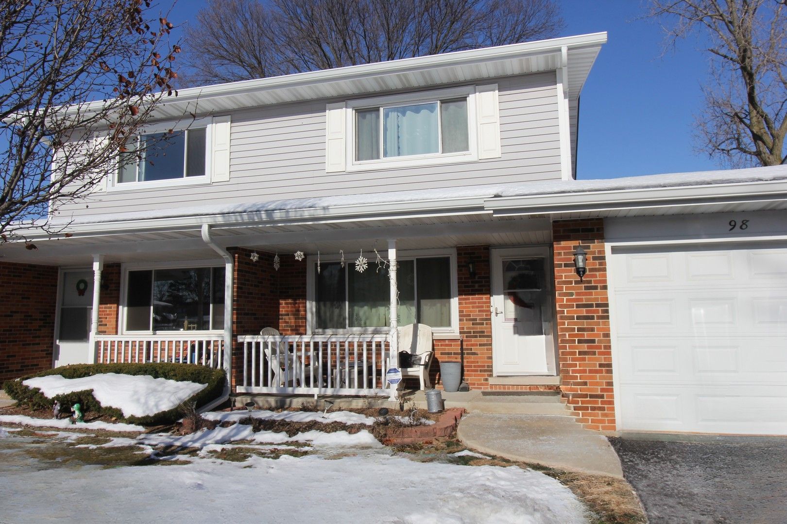 98 Wiltshire Court — Schaumburg, IL 60193