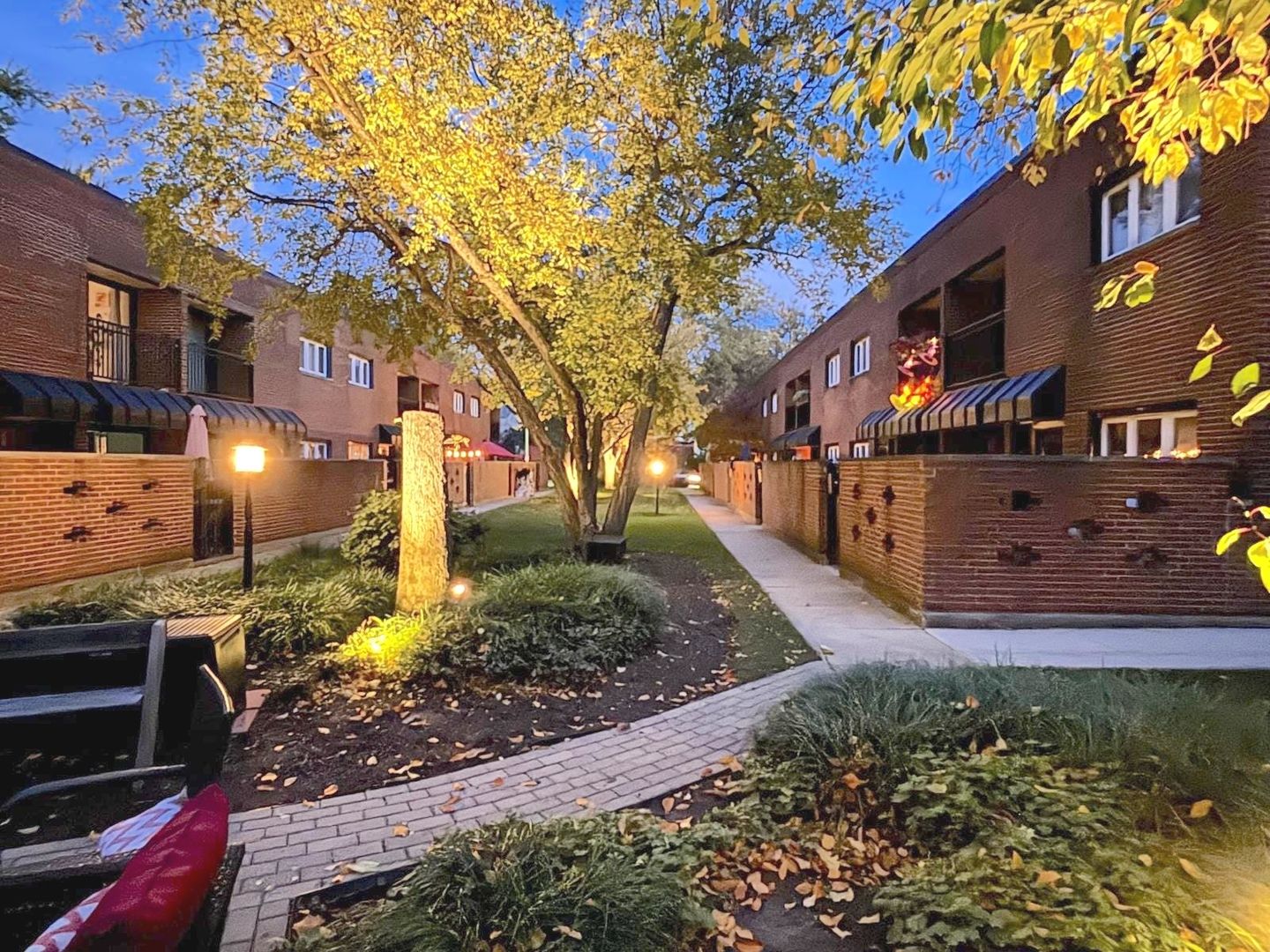 325 N Oak Park Avenue #B — Oak Park, IL 60302