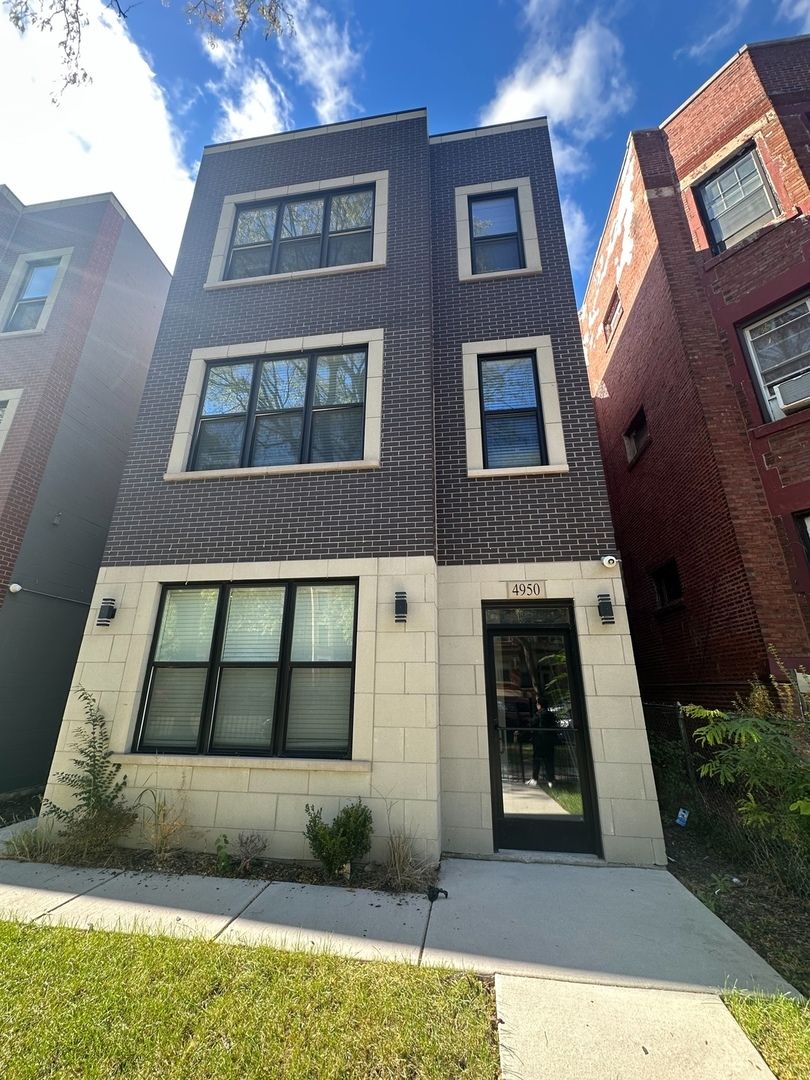 4950 Michigan Avenue, Chicago, IL 60615