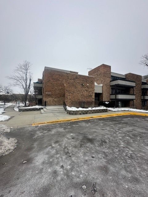 1813 Hemlock Place #311 — Schaumburg, IL 60173