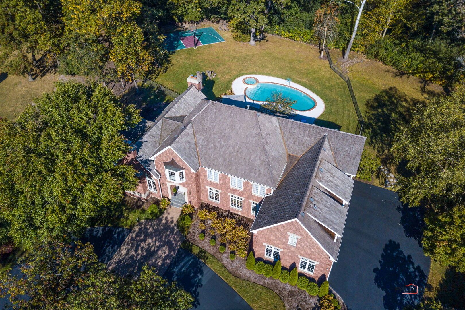 180 S Suffolk Lane — Lake Forest, IL 60045