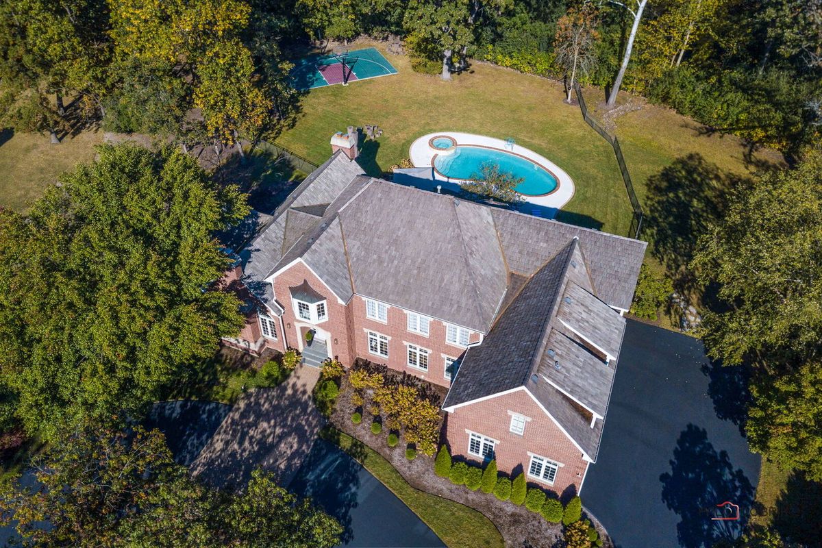 180 Suffolk Lane, Lake Forest, IL 60045