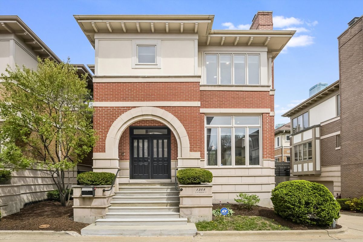 1308 Plymouth Court, Chicago, IL 60605