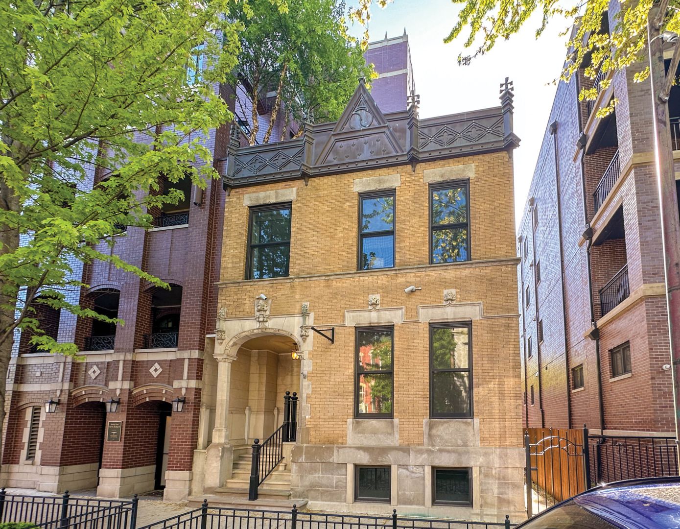 1727 N Burling Street — Chicago, IL 60614