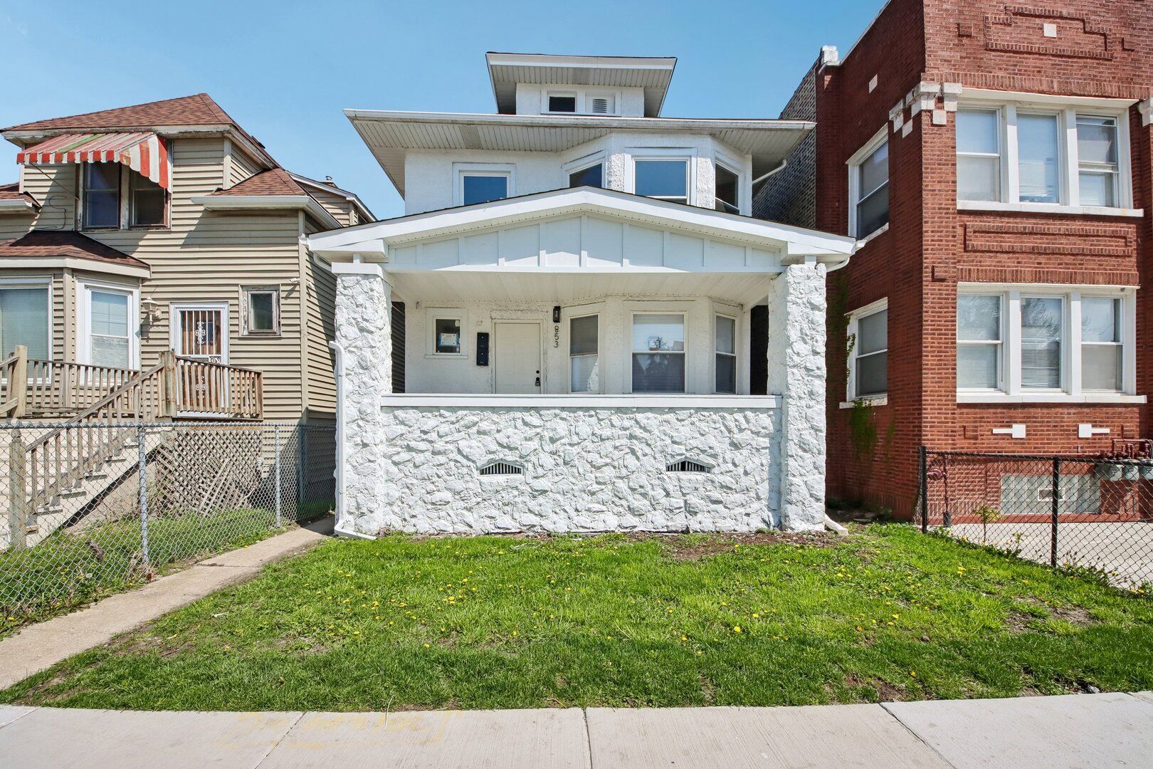 853 N Laramie Avenue — Chicago, IL 60651