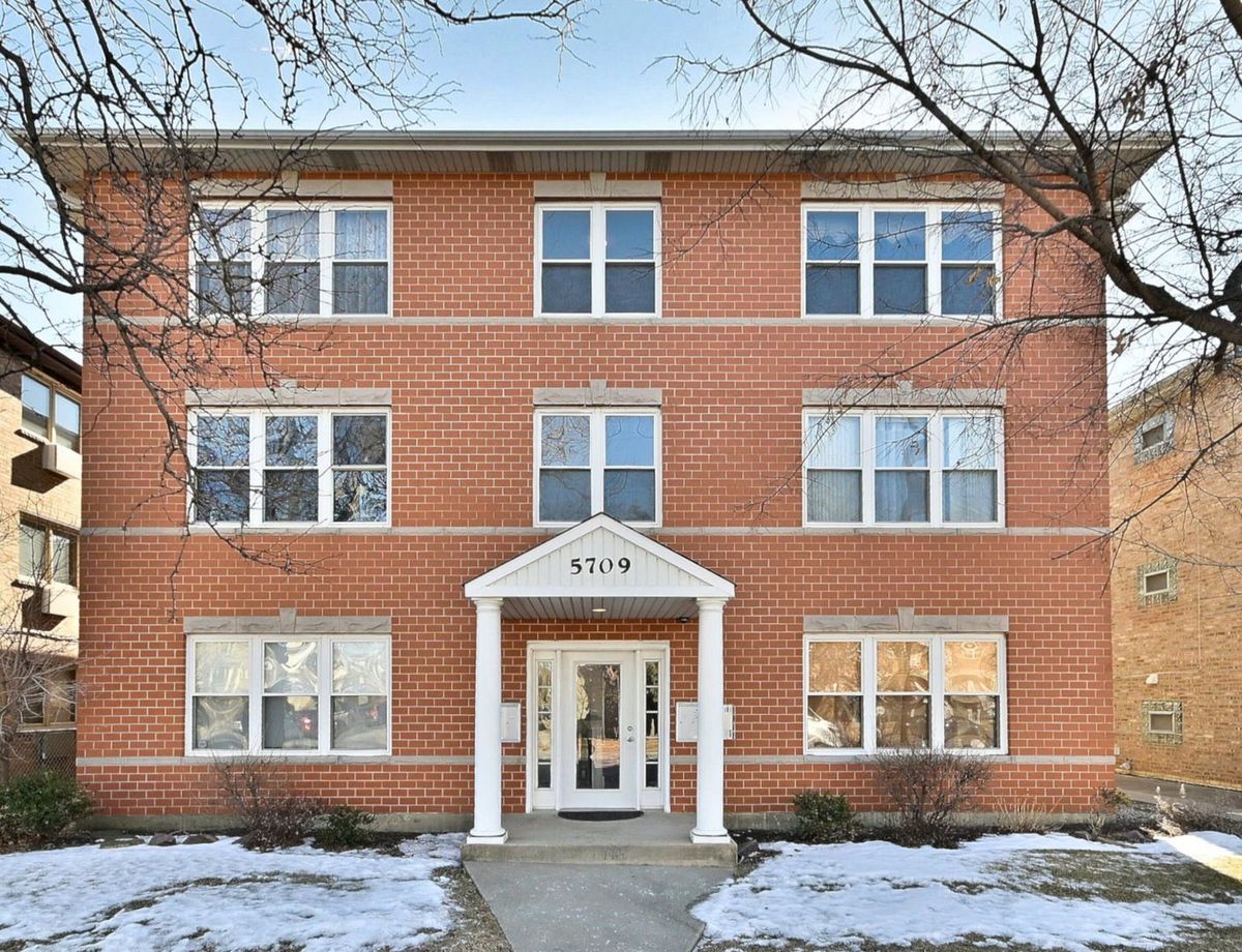 5709 Lawrence Avenue, Chicago, IL 60630