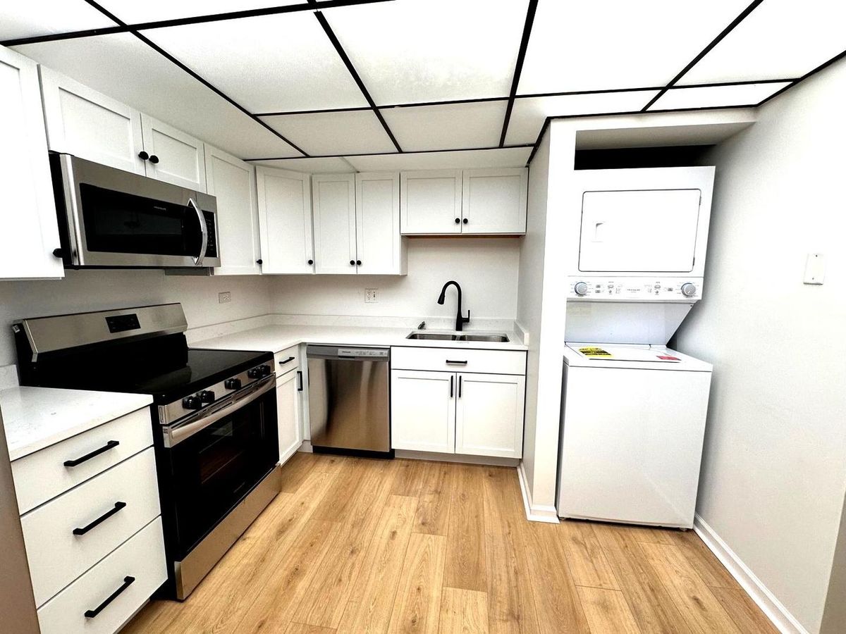 124 Klein Creek Court, Carol Stream, IL 60188