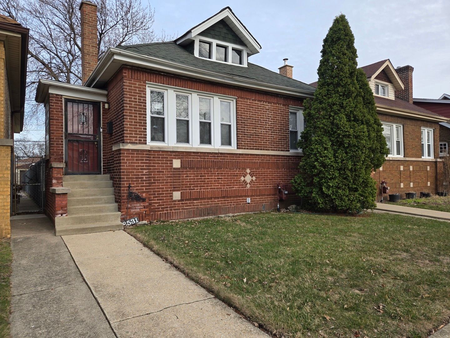 8531 S Euclid Avenue — Chicago, IL 60617