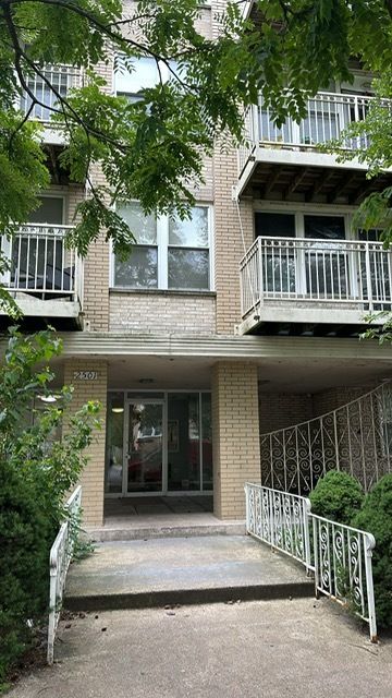 2501 Touhy Avenue, Chicago, IL 60645