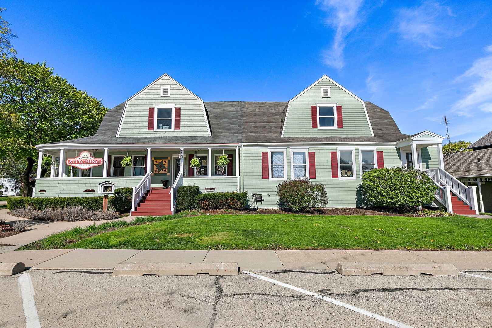 290 S State Street — Hampshire, IL 60140