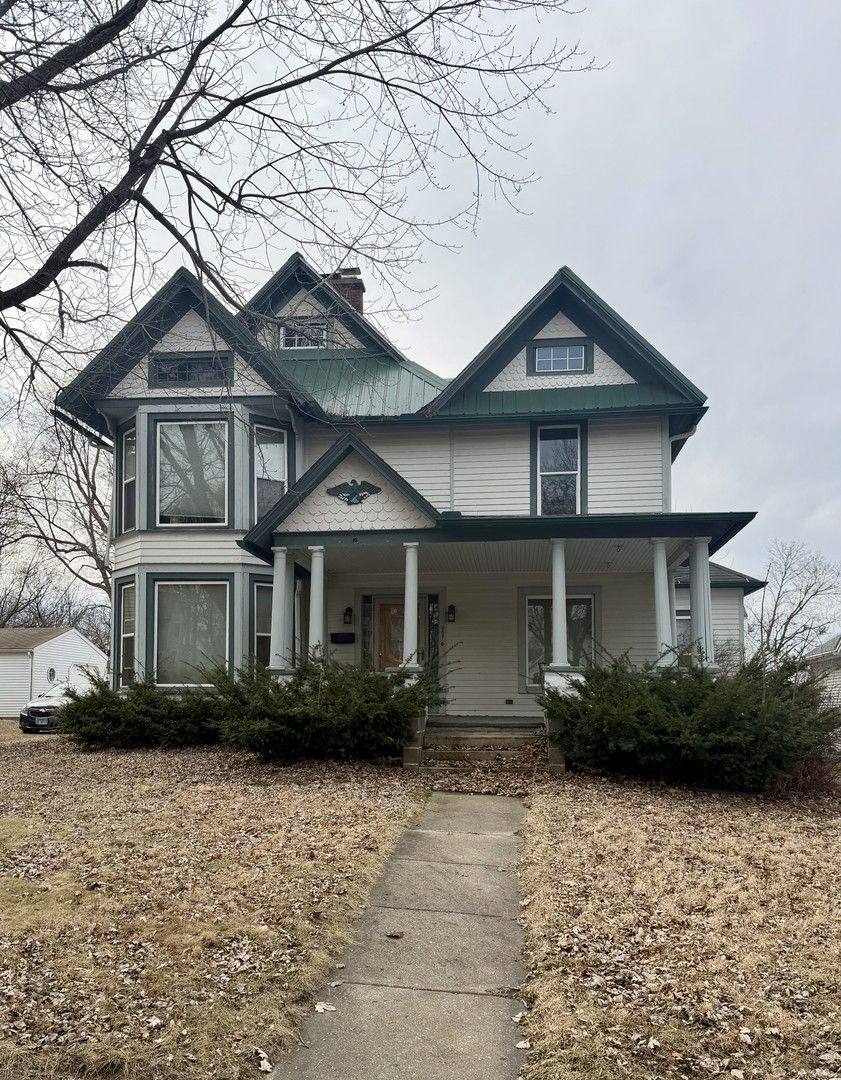 907 S PEORIA Avenue — Dixon, IL 61021