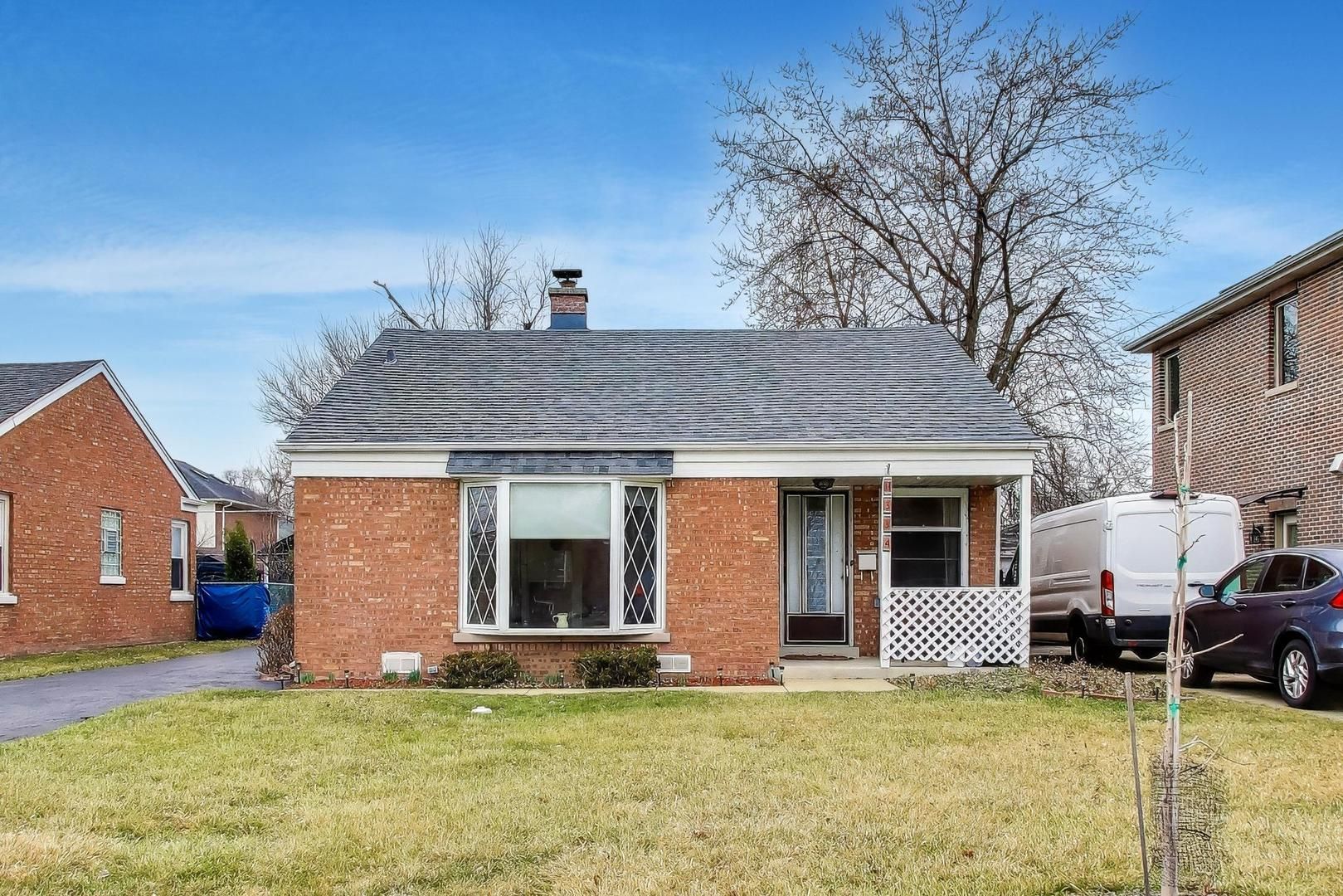 8334 N New England Avenue — Niles, IL 60714
