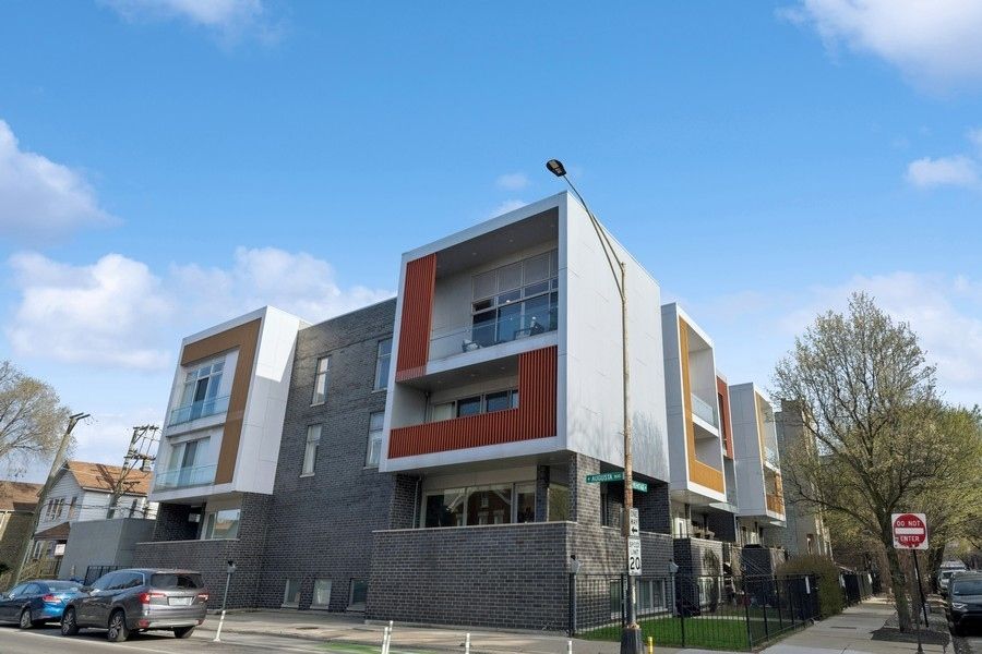 935 Hermitage Avenue, Chicago, IL 60622