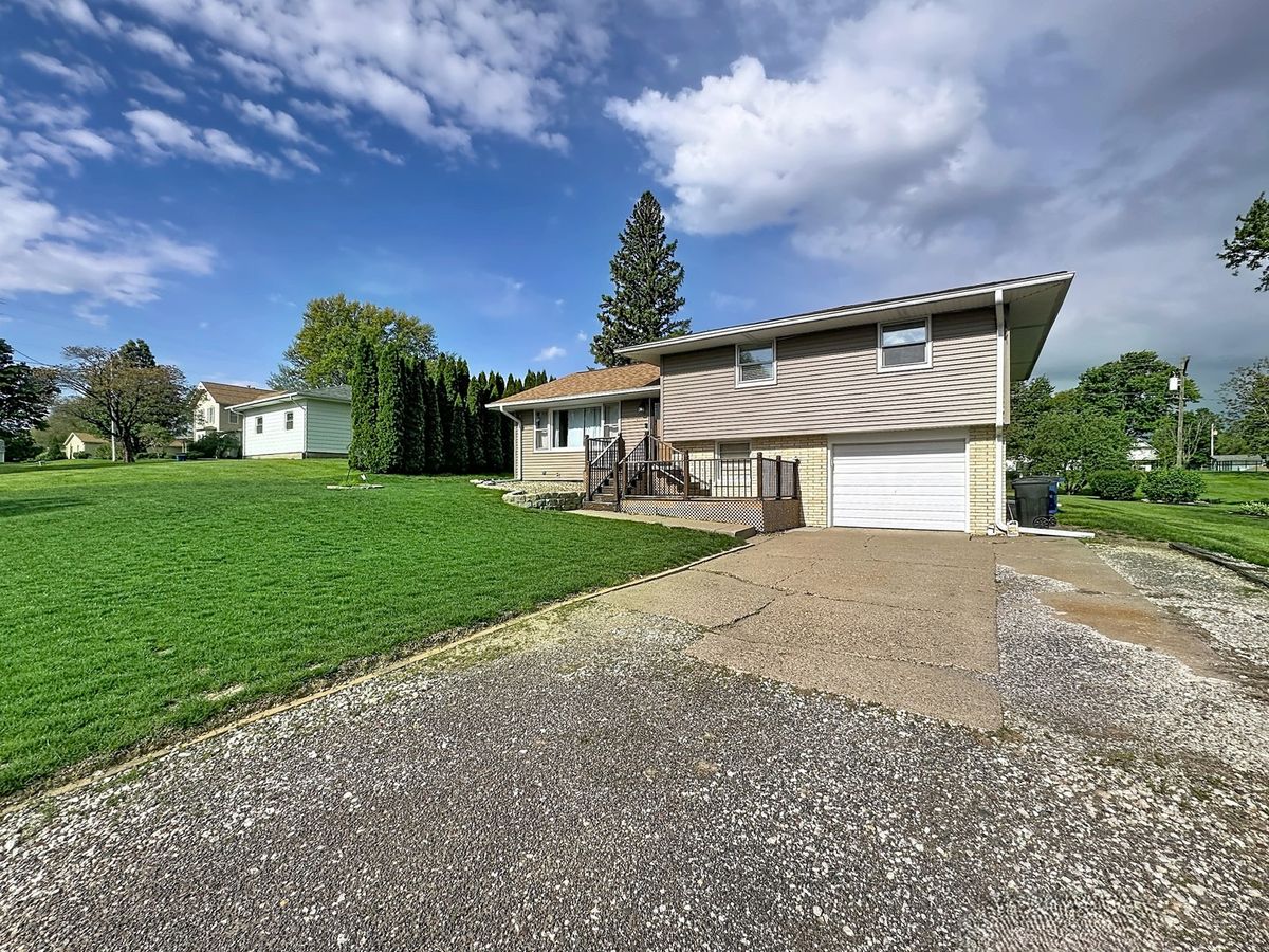 1420 7th Street, Orion, IL 61273