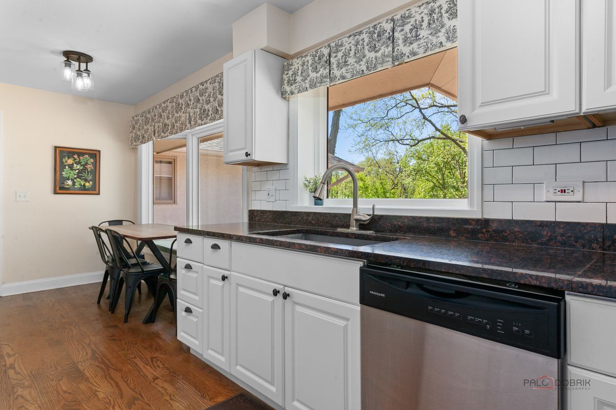 2 Acorn Drive, Hawthorn Woods, IL 60047
