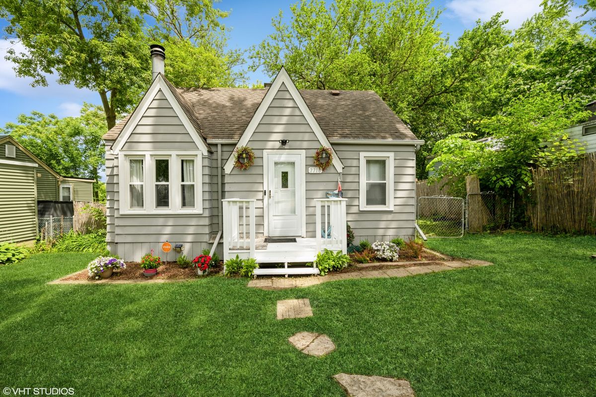 7718 Beach Road, Wonder Lake, IL 60097