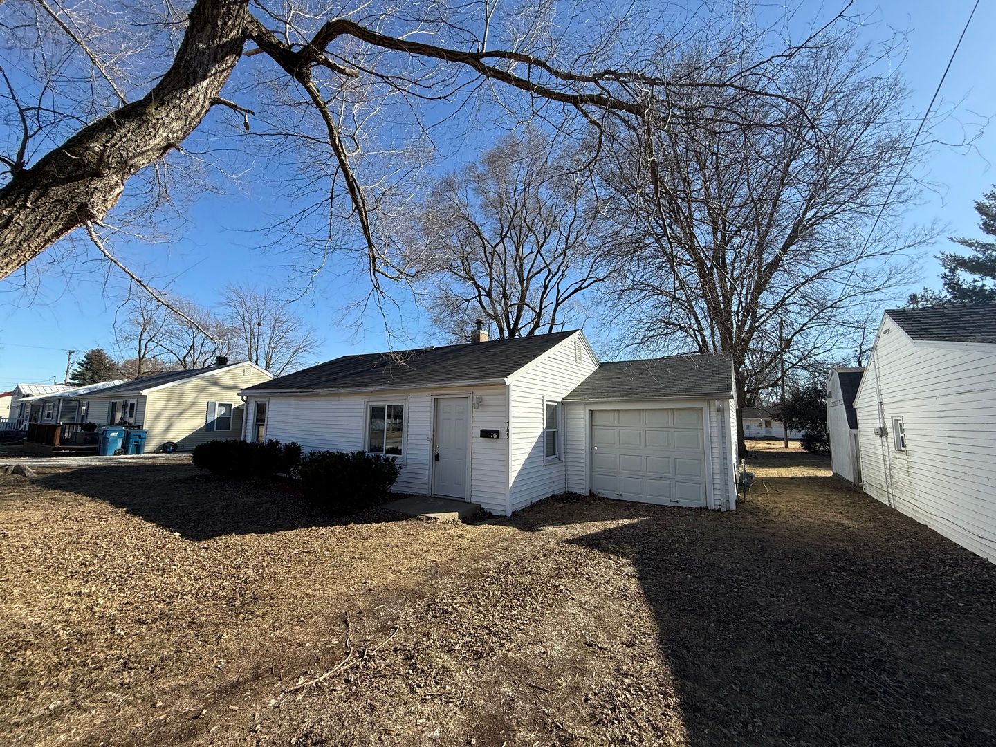 745 E Oak Street — Watseka, IL 60970