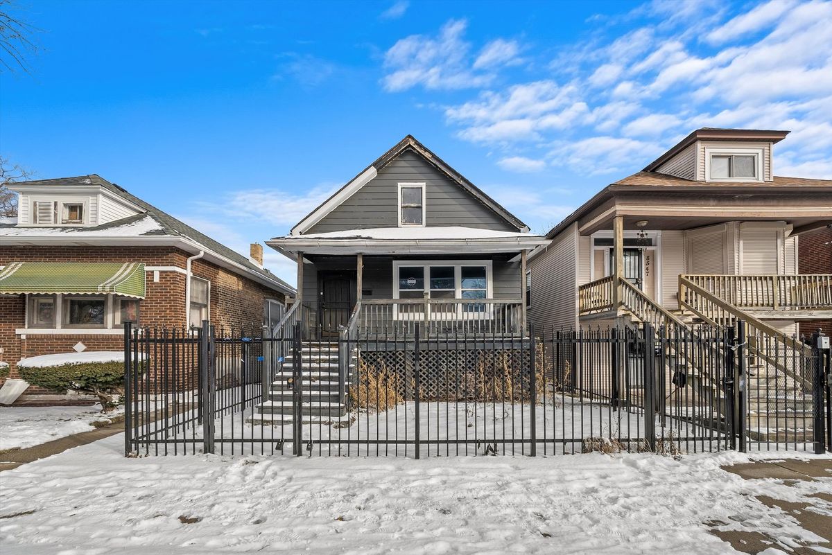 8545 Saginaw Avenue, Chicago, IL 60617