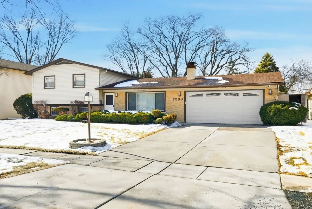 7388 Coventry Lane, Hanover Park, IL 60133