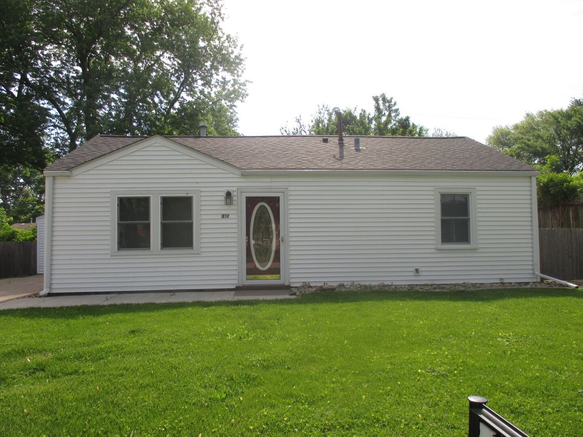 7405 Pine Street, Davenport, IA 52806