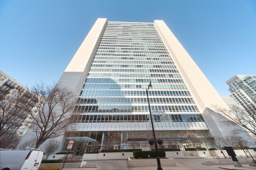 500 W Superior Street #2704 — Chicago, IL 60654