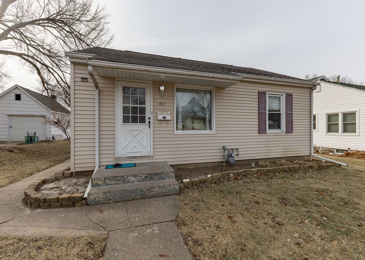 1517 38th Street, Davenport, IA 52806