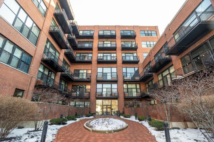 2323 W Pershing Road #140 — Chicago, IL 60609