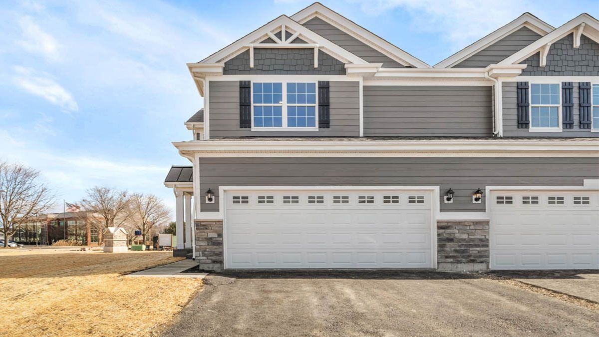 270 Charlestowne Lakes Drive — St. Charles, IL 60174