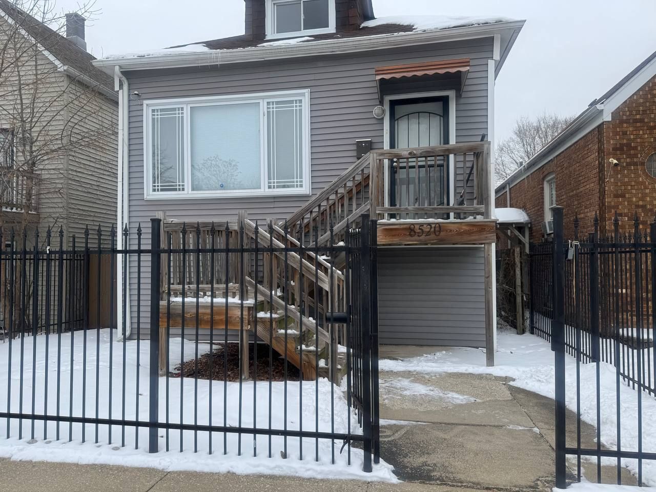 8520 S Kingston Avenue — Chicago, IL 60617