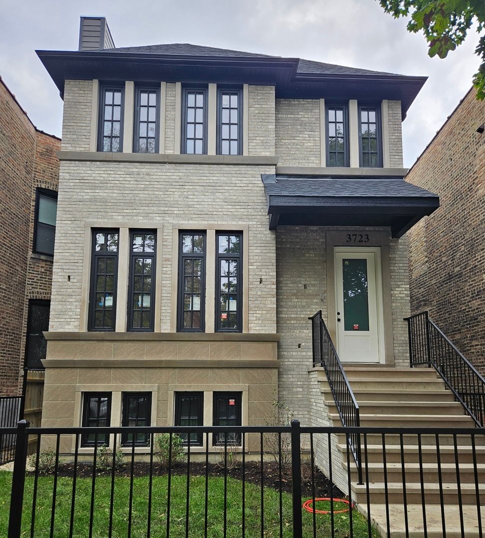 3723 Oakley Avenue, Chicago, IL 60618
