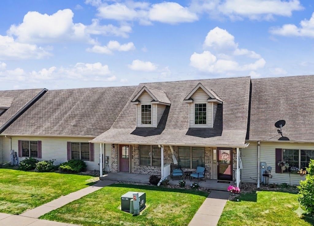 305 WALKER Way — Blue Grass, IA 52726