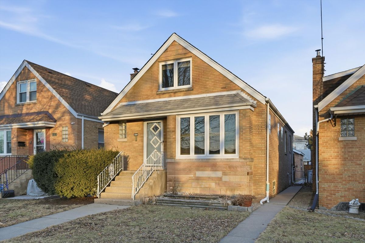 5533 Menard Avenue, Chicago, IL 60630