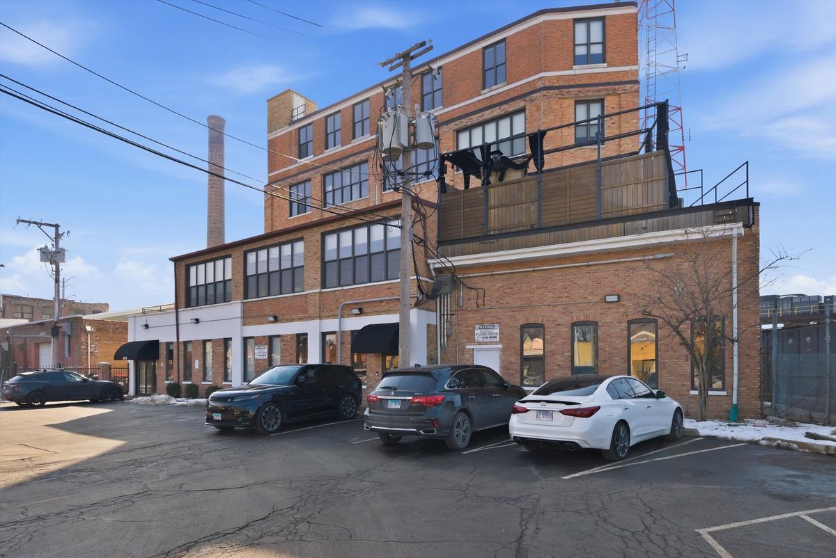 2675 W Grand Avenue, Chicago, IL 60612