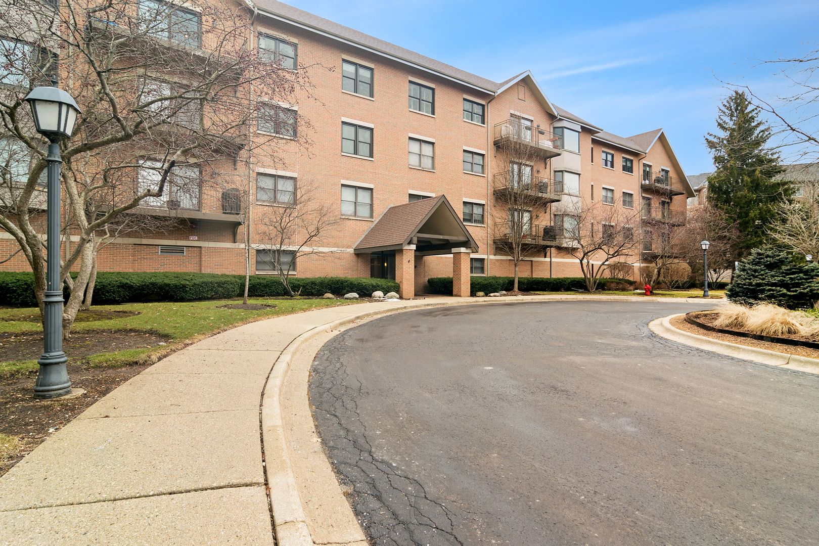 20 Trafalgar Square #401 — Lincolnshire, IL 60069
