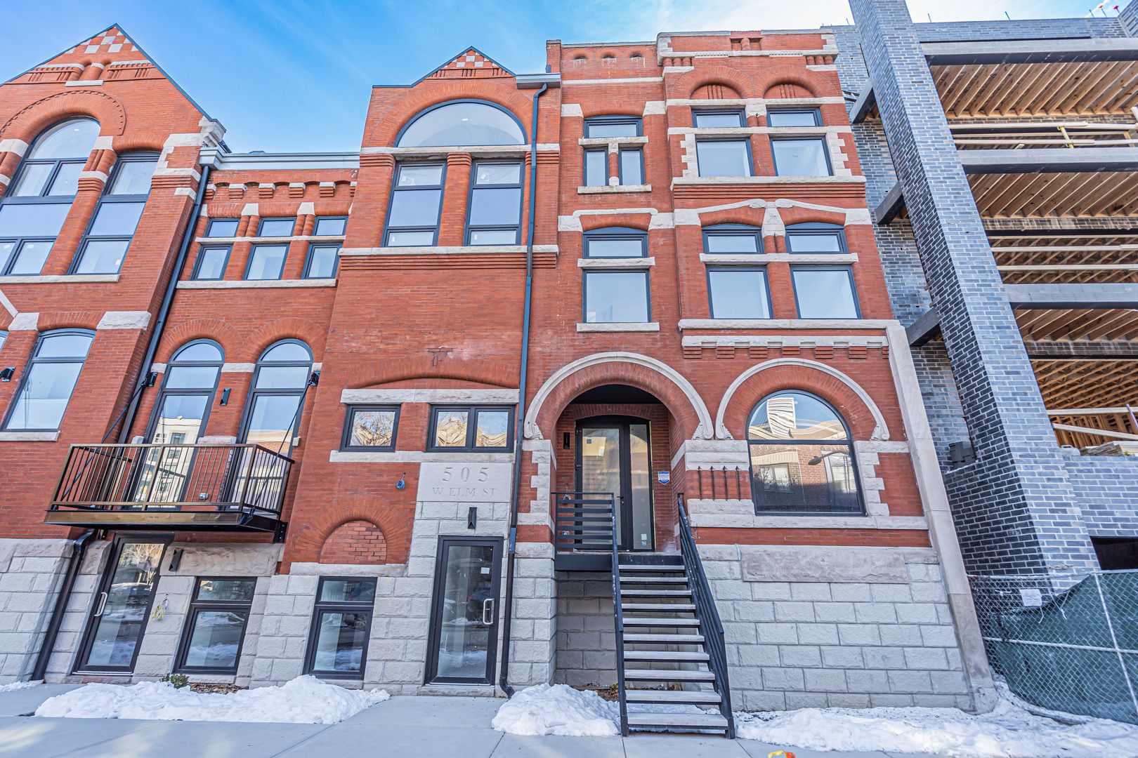 505 W Elm Avenue #7 — Chicago, IL 60610