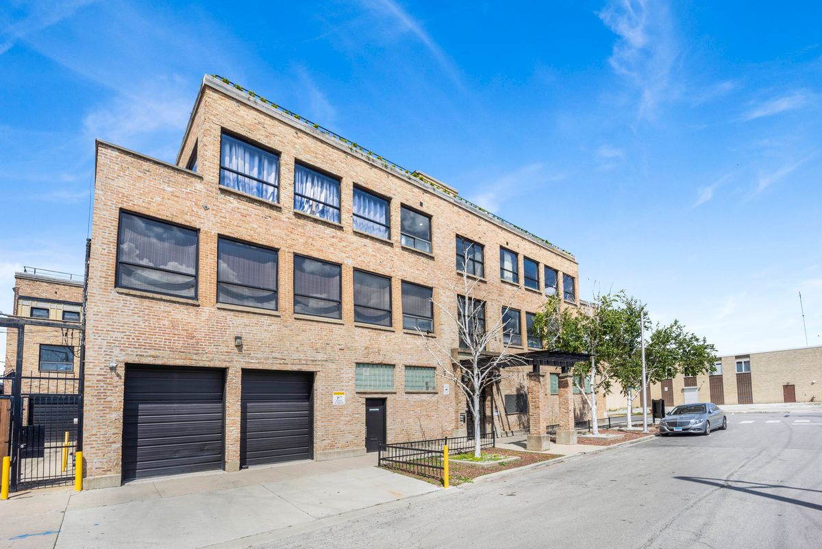 2701 FULTON Street, Chicago, IL 60612