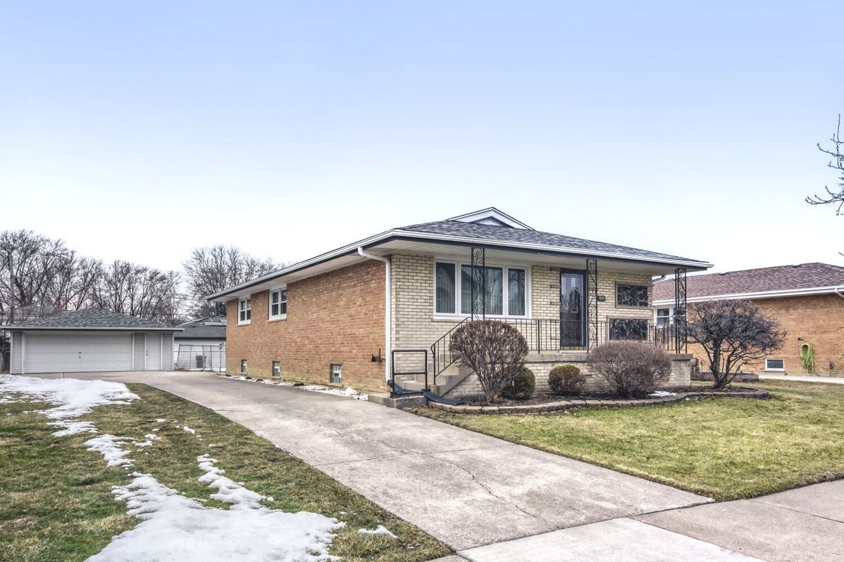 9004 Meade Avenue, Oak Lawn, IL 60453