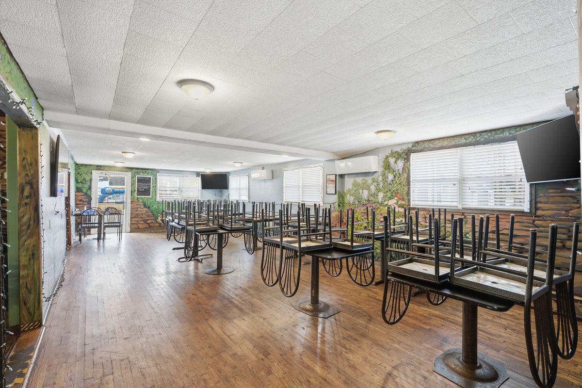 110 E 22ND Avenue, Coal Valley, IL 61240