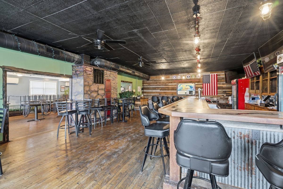 110 E 22ND Avenue, Coal Valley, IL 61240