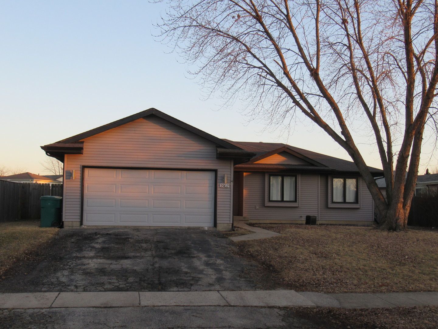 2902 Old Kent Drive — Joliet, IL 60435