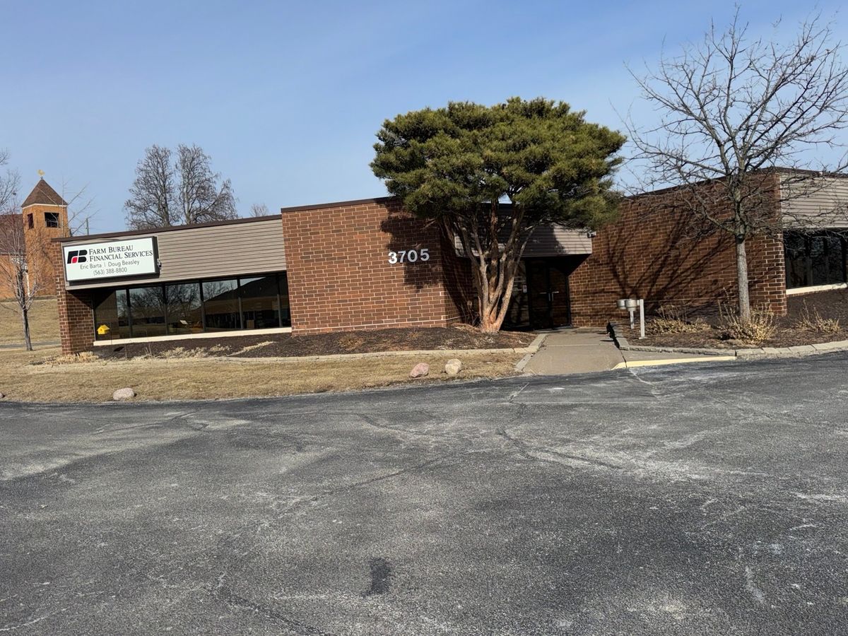 3705 Utica Ridge Road, Bettendorf, IA 52722