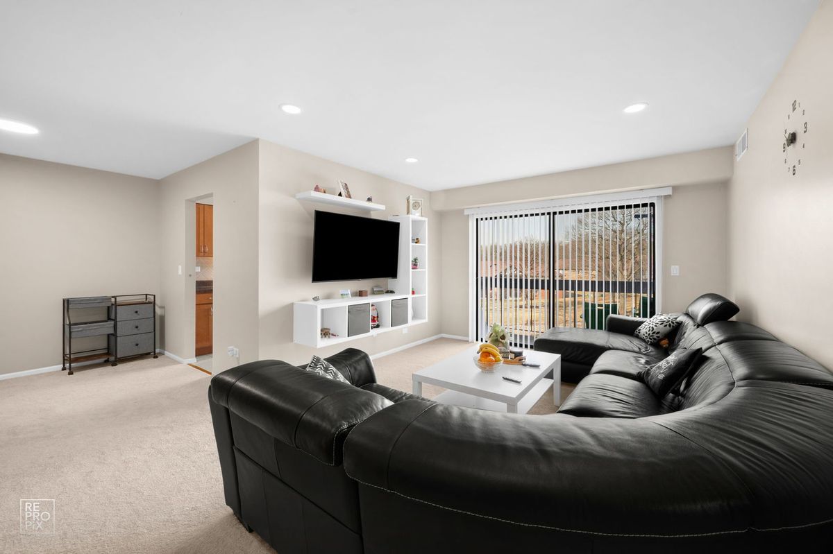 6820 Joliet Road #11, Indian Head Park, IL 60525