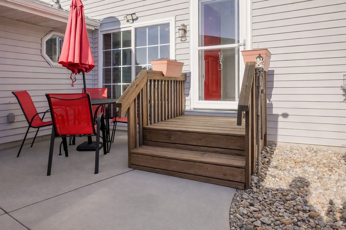 2590 Brookwood Drive, Crown Point, IN 46307