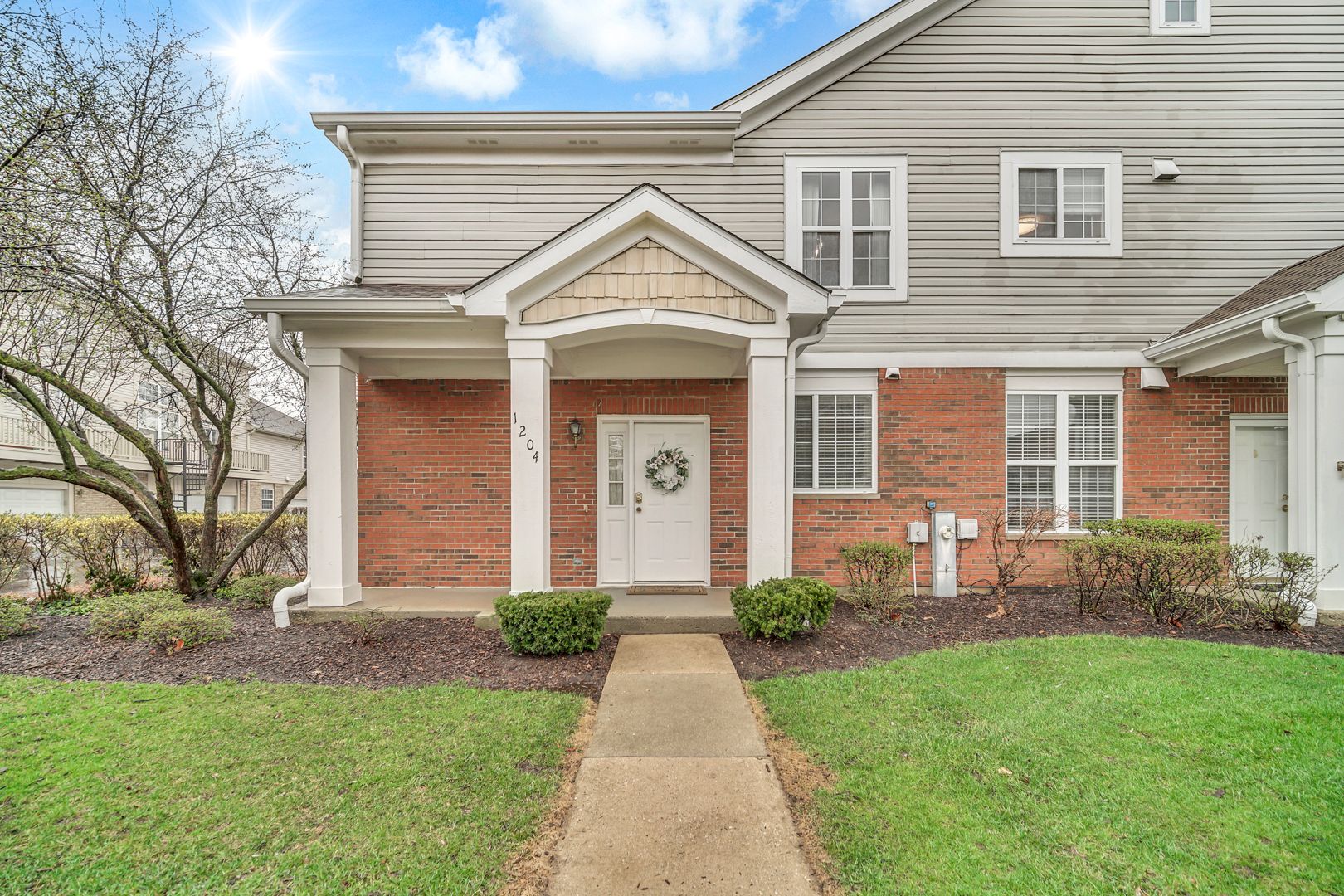 1204 GEORGETOWN Way — Vernon Hills, IL 60061