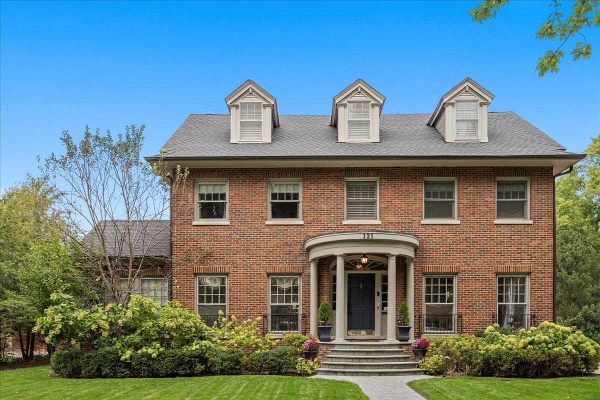 121 Robsart Road — Kenilworth, IL 60043